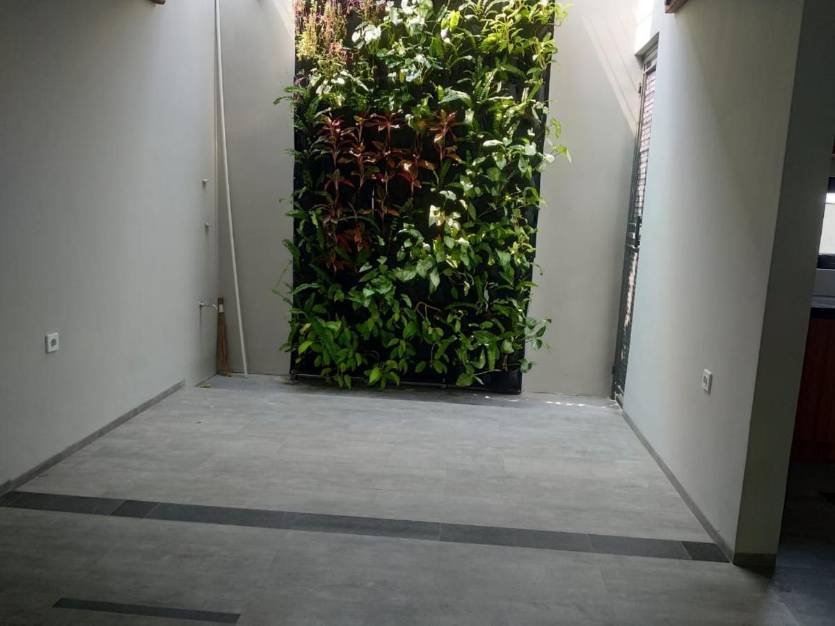 Reddoorz Plus Near Radio Dalam 3 Jakarta Extérieur photo