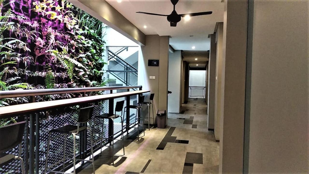 Reddoorz Plus Near Radio Dalam 3 Jakarta Extérieur photo