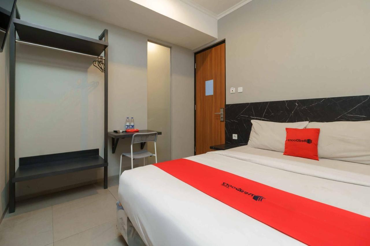 Reddoorz Plus Near Radio Dalam 3 Jakarta Extérieur photo
